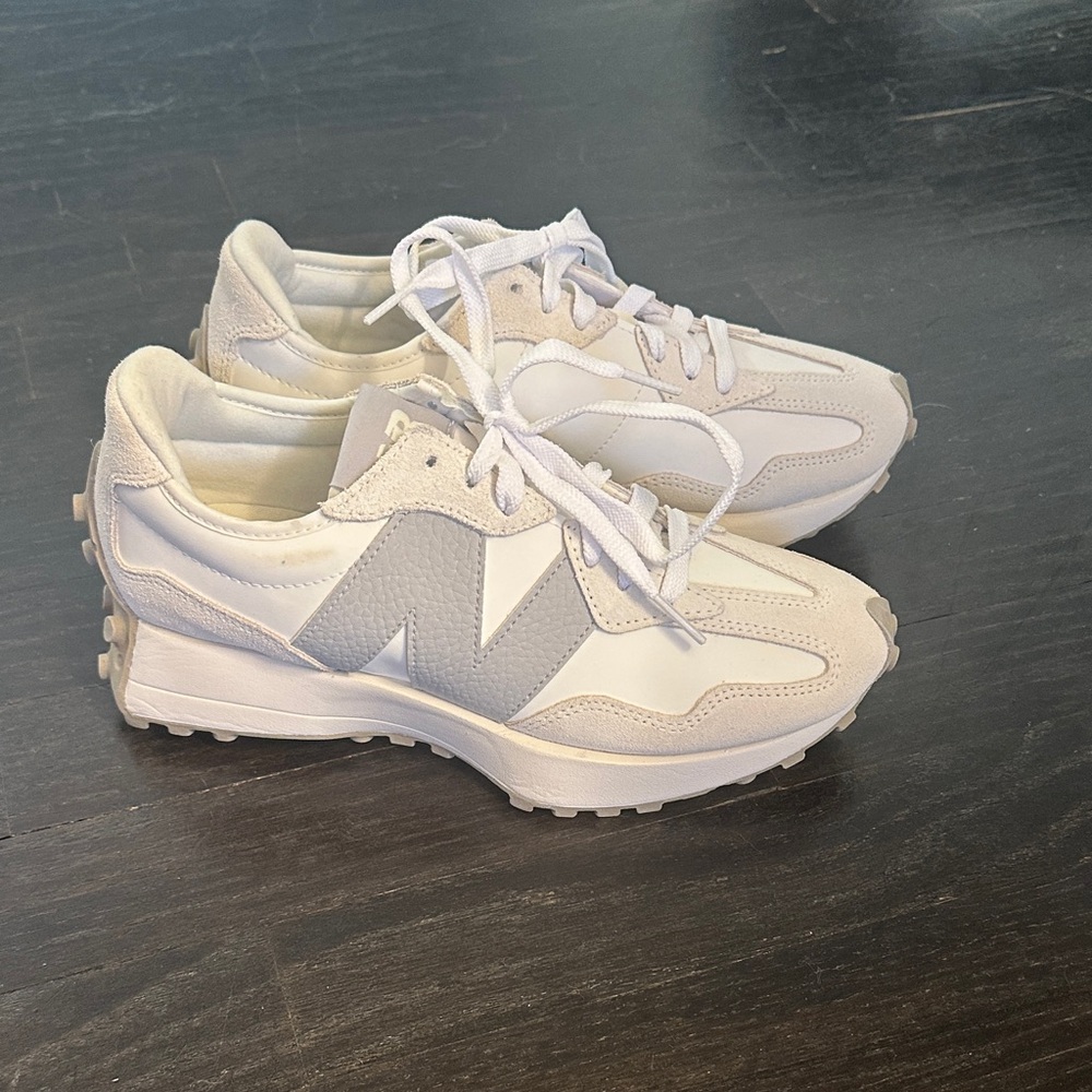 Brand New! New Balance Women's Cream and Gray Sneakers